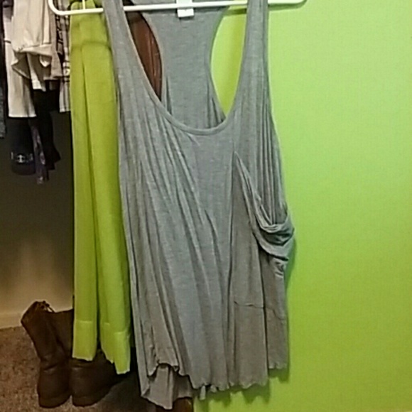 Gray tank top w/ long pocket on front