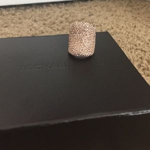 Beautiful rose gold Michael Kors ring (Size 7)