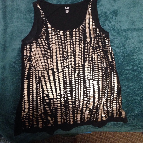 Cute black and gold tank!