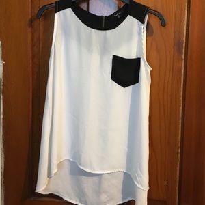 Sleeveless blouse size small