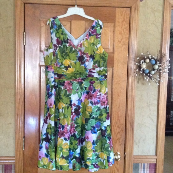 Robbie Bee Dresses & Skirts - 🎉HP🎉Gorgeous floral summer dress16W. NWOT