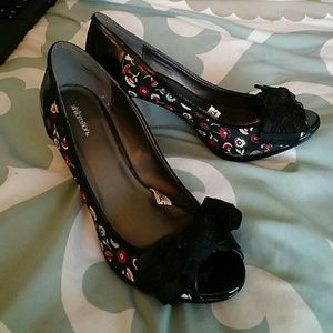 Xhilaration floral peep-toe heels SIZE 9