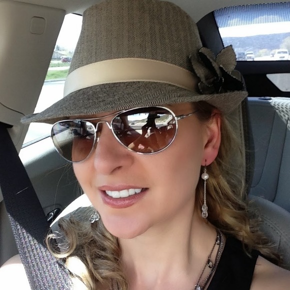 *Like this listing to book my closet* - Picture 2 of 2