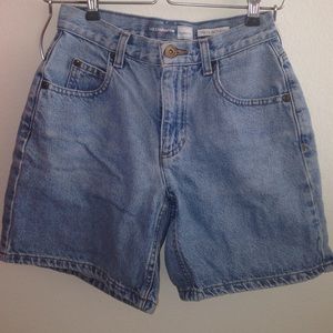 💙 Liz Claiborne Classic Fit Shorts