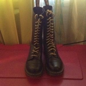 Doc martens Tall size 8