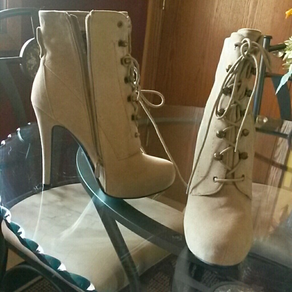 Nwot bakers boots