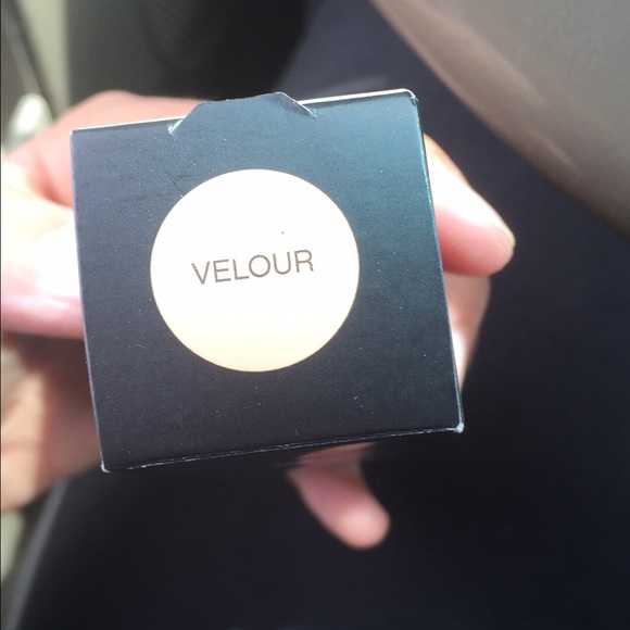 Never opened Younique foundation color "velour"
