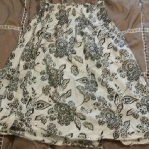 Black and white printed skirt w elastic