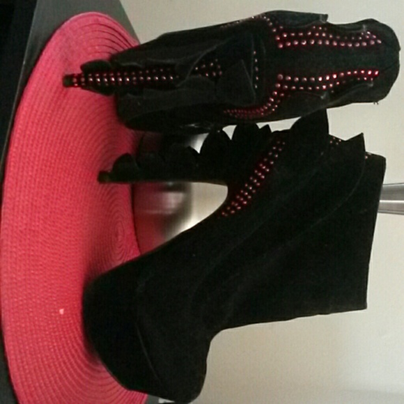 Black booties with red rhinestone