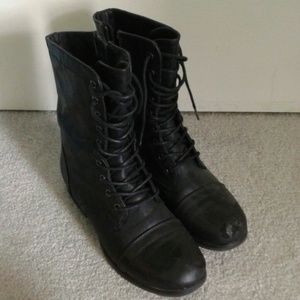 Combat boots