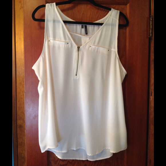 Beautiful cream tank by Maurices/NWOT/XXL