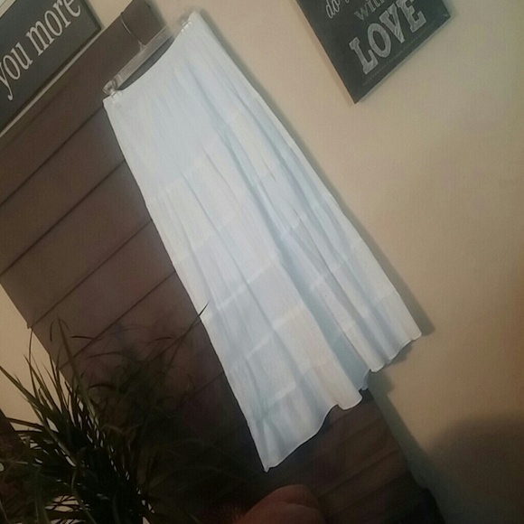 Long white maxi skirt - Picture 2 of 3