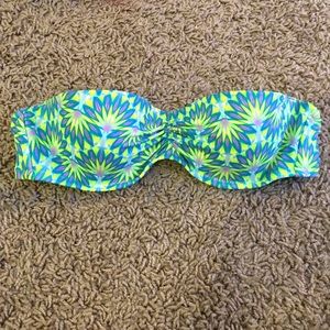 ❗️SOLD❗️32A VS Pink Patterned Bandeau Bikini Top