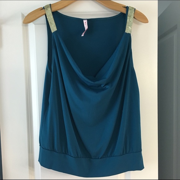 SALE 🎉🎉Blue tank with gold sequins