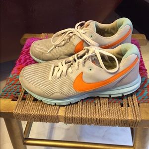 Awesome Nike shoes size 7.5