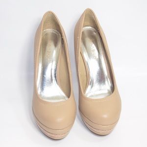 Nude pumps