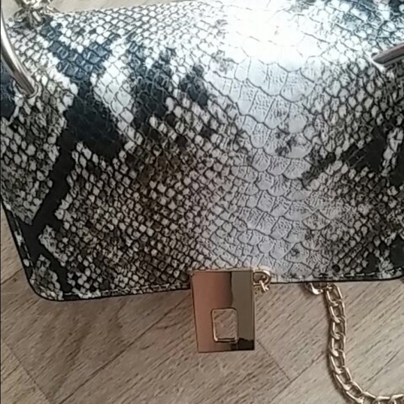 Cute and trendy new structured crossbody bag - Picture 2 of 4