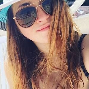 Meet your Posher, Becca