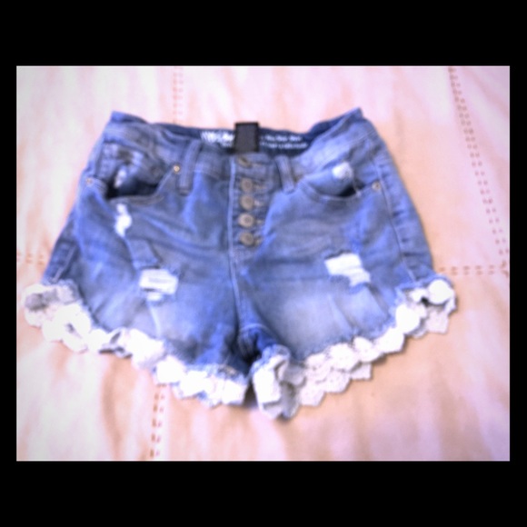 Jean shorts with lace