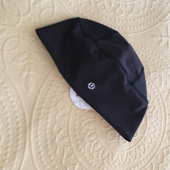 Lululemon black hat