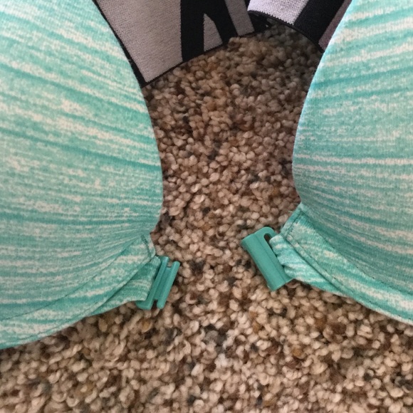 Victoria secret 32B padded bras - Picture 2 of 4