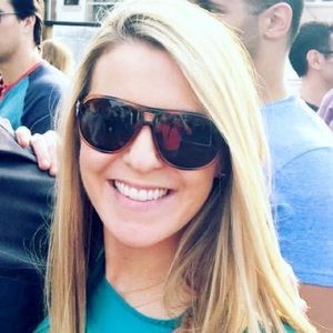 Meet your Posher, Lora