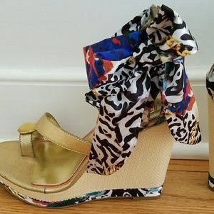 FALCO BEAUTIFUL WEDGE SANDALS