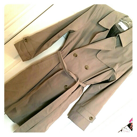 Olive color waterproof trench coat - size petite S