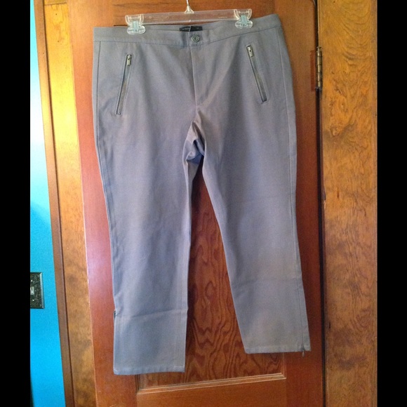 Banana Republic crop pant/ zipper detail