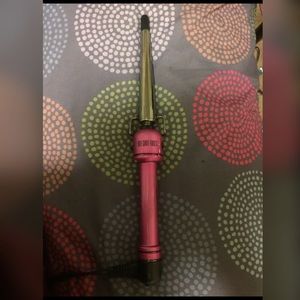 Hot tools curling wand. Great condition.