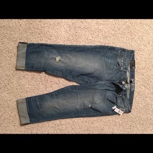 NWT. Gap capris
