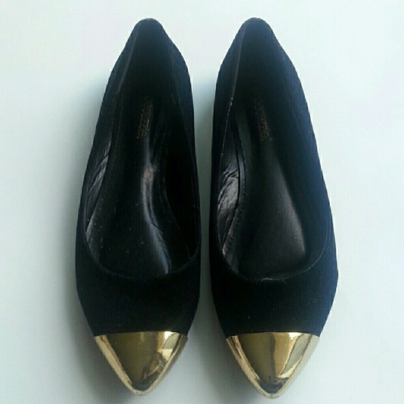 Final Price! SHOE DAZZLE Gold-tipped Flats