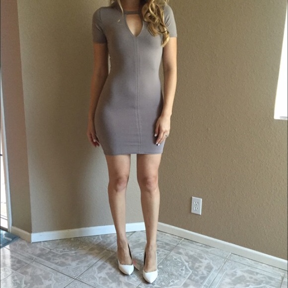 •LAST ONE• Taupe Keyhole Bodycon Dress - Picture 2 of 4