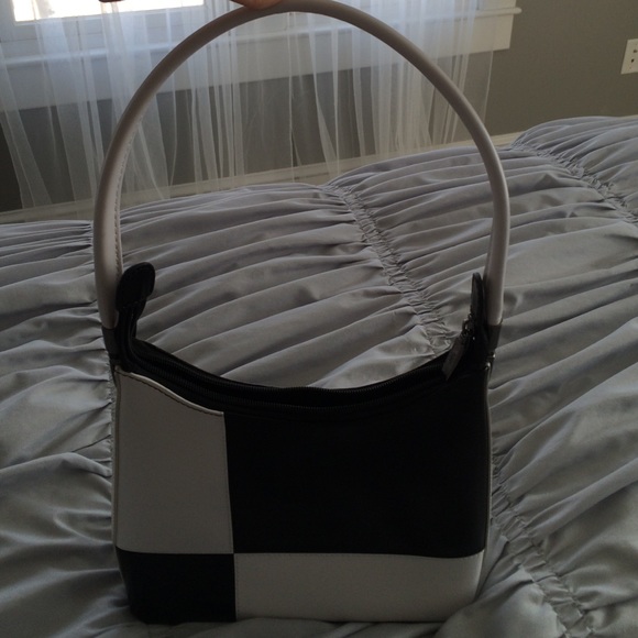Daniela Moda Handbag