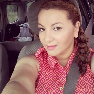 Meet your Posher, Lara