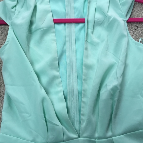 Mint colored plunge neck romper - Picture 2 of 4