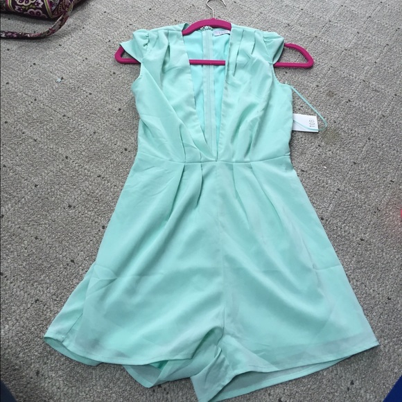 Mint colored plunge neck romper - Picture 4 of 4