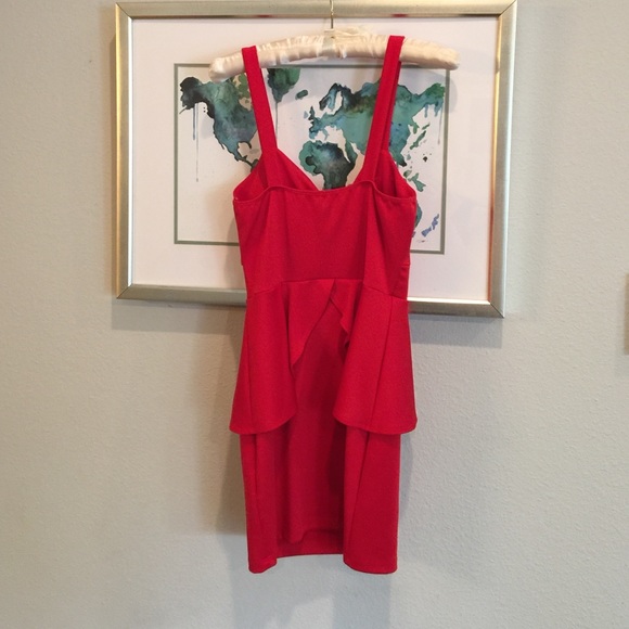 Red hot sexy dress! - Picture 3 of 3