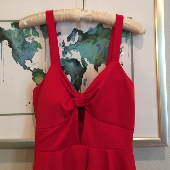 Red hot sexy dress! - Picture 2 of 3