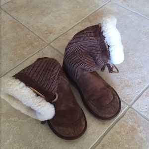 UGG mid-calf brown boots; Like new!