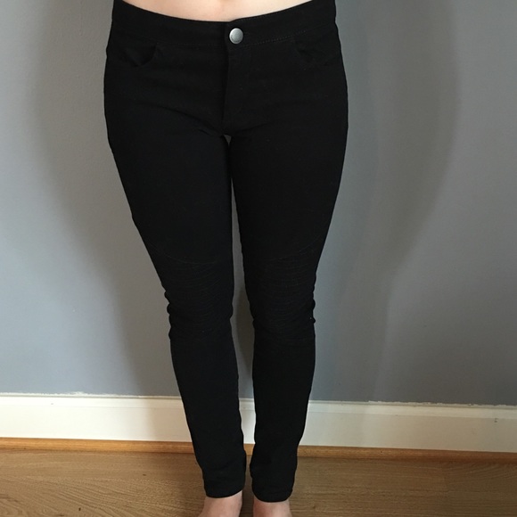 Black skinny pants