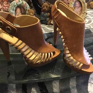 Report signature tan cage heels sz 9