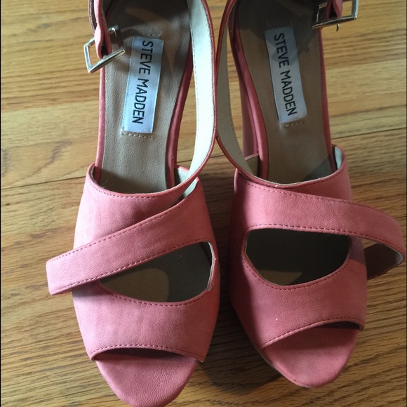Steve Madden Xternal Wedge Sandal.- 6.5 - Picture 2 of 4