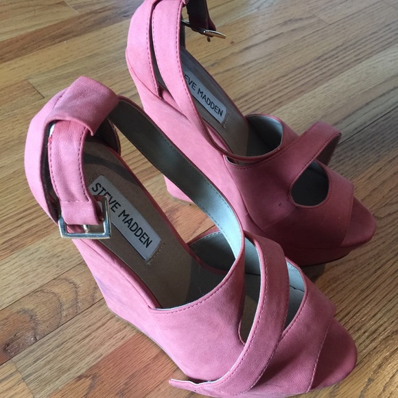 Steve Madden Xternal Wedge Sandal.- 6.5 - Picture 3 of 4