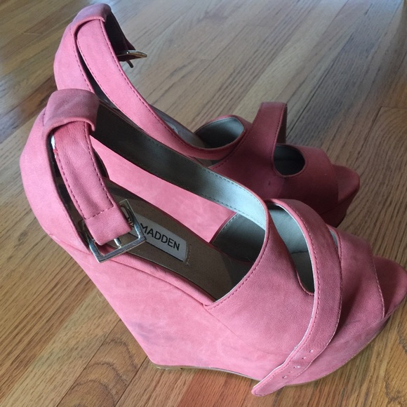 Steve Madden Xternal Wedge Sandal.- 6.5 - Picture 4 of 4