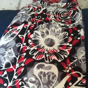 LuLaRoe OS leggings.