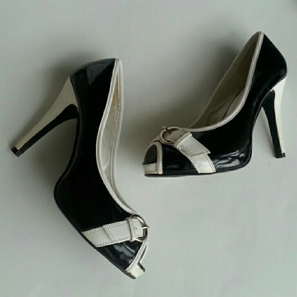 DELICIOUS Black & White buckle open-toe platforms