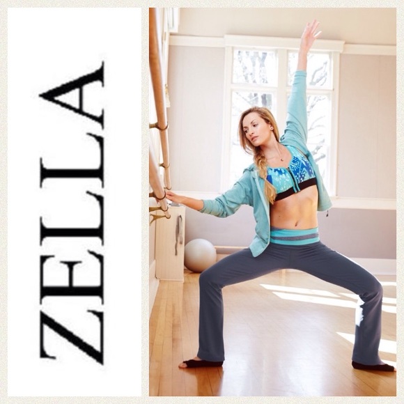 NEW!  Zella 'Scuba zip-front' sports bra