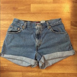 ❌SOLD ON MERC❌ High waisted Levi shorts