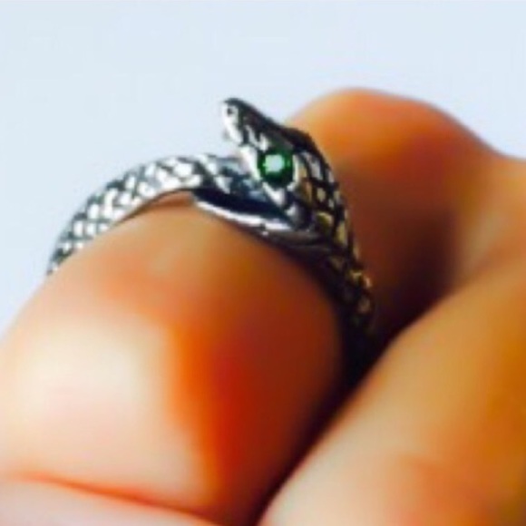 Eternal Evolution Green Swarovski Snake Ring - Picture 3 of 4
